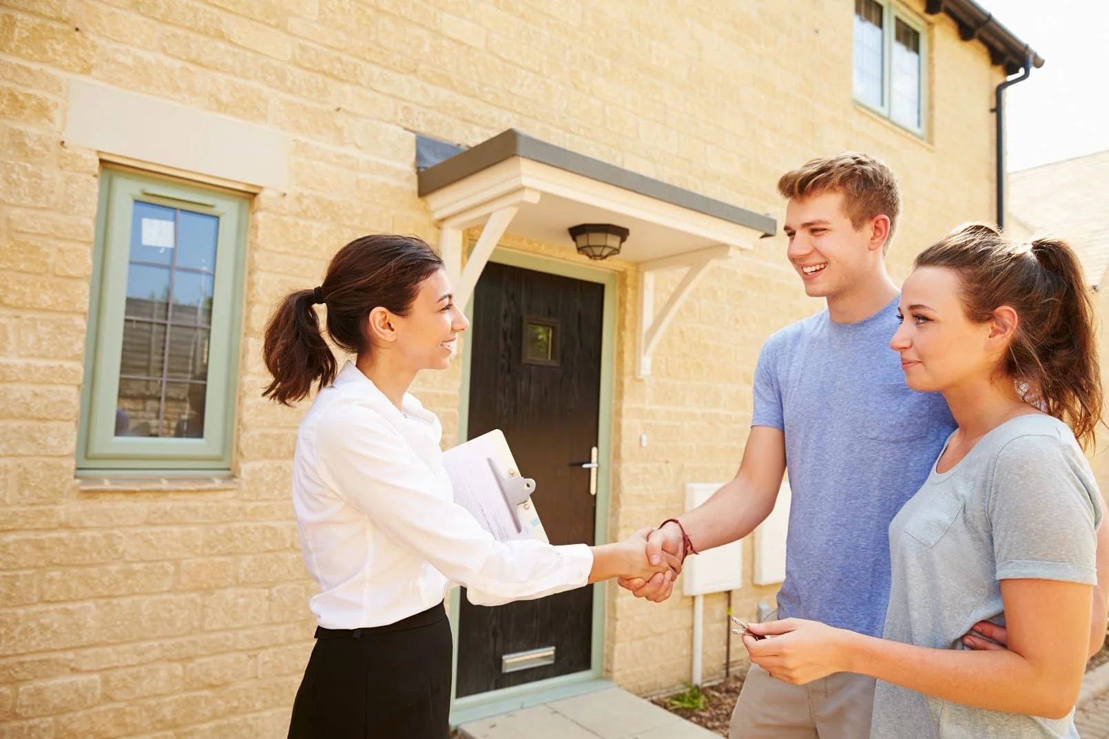 The Pros and Cons of Hiring An Agent